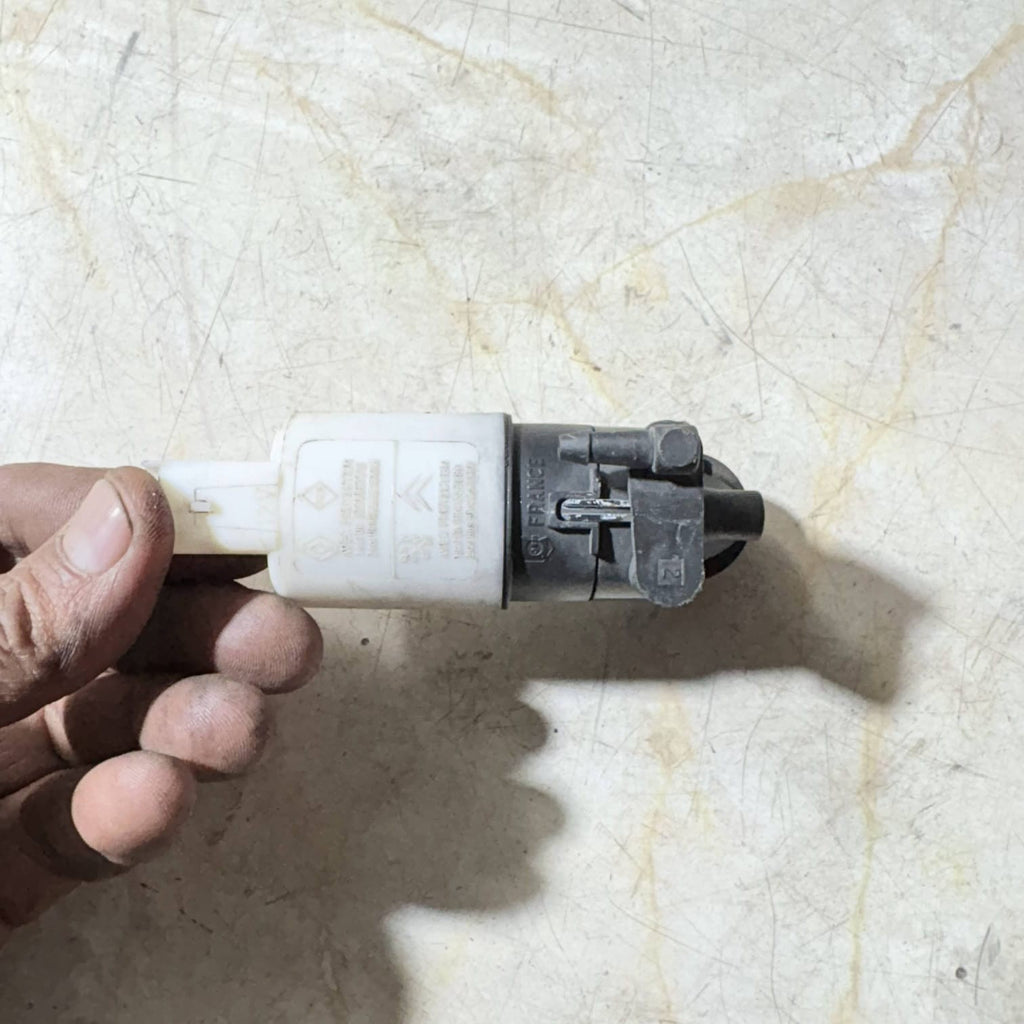 VAUXHALL VIVARO TRAFIC PRIMASTAR WASHER PUMP 8200067015