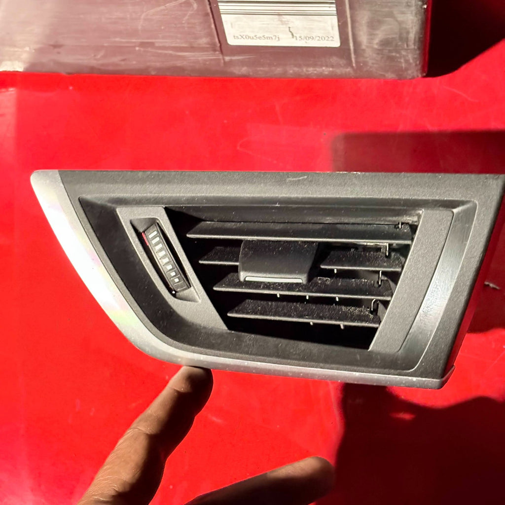 BMW 2018 Outer Dash Board Vent LH Passengers 2636103