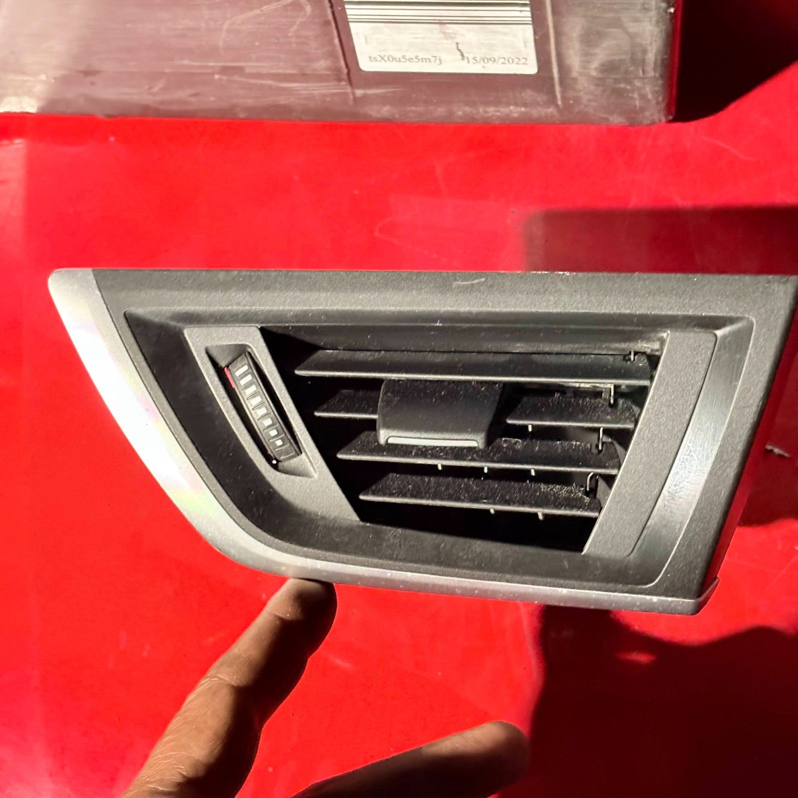 BMW 2018 Outer Dash Board Vent LH Passengers 2636103