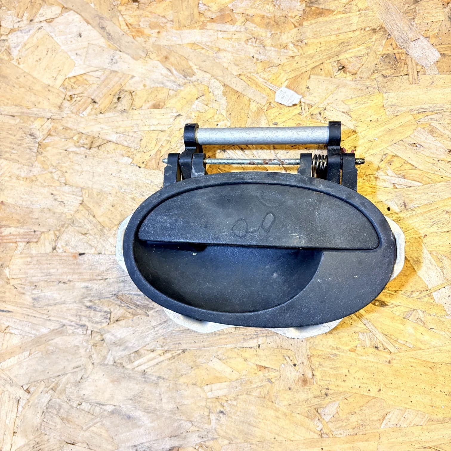 VAUXHALL CORSA C 5 DOOR PASSENGER FRONT EXTERIOR DOOR HANDLE FLAME 8048604