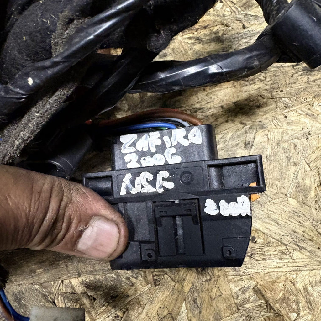 VAUXHALL ZAFIRA B 2006 DOOR WIRING LOOM FRONT NSR 13158708