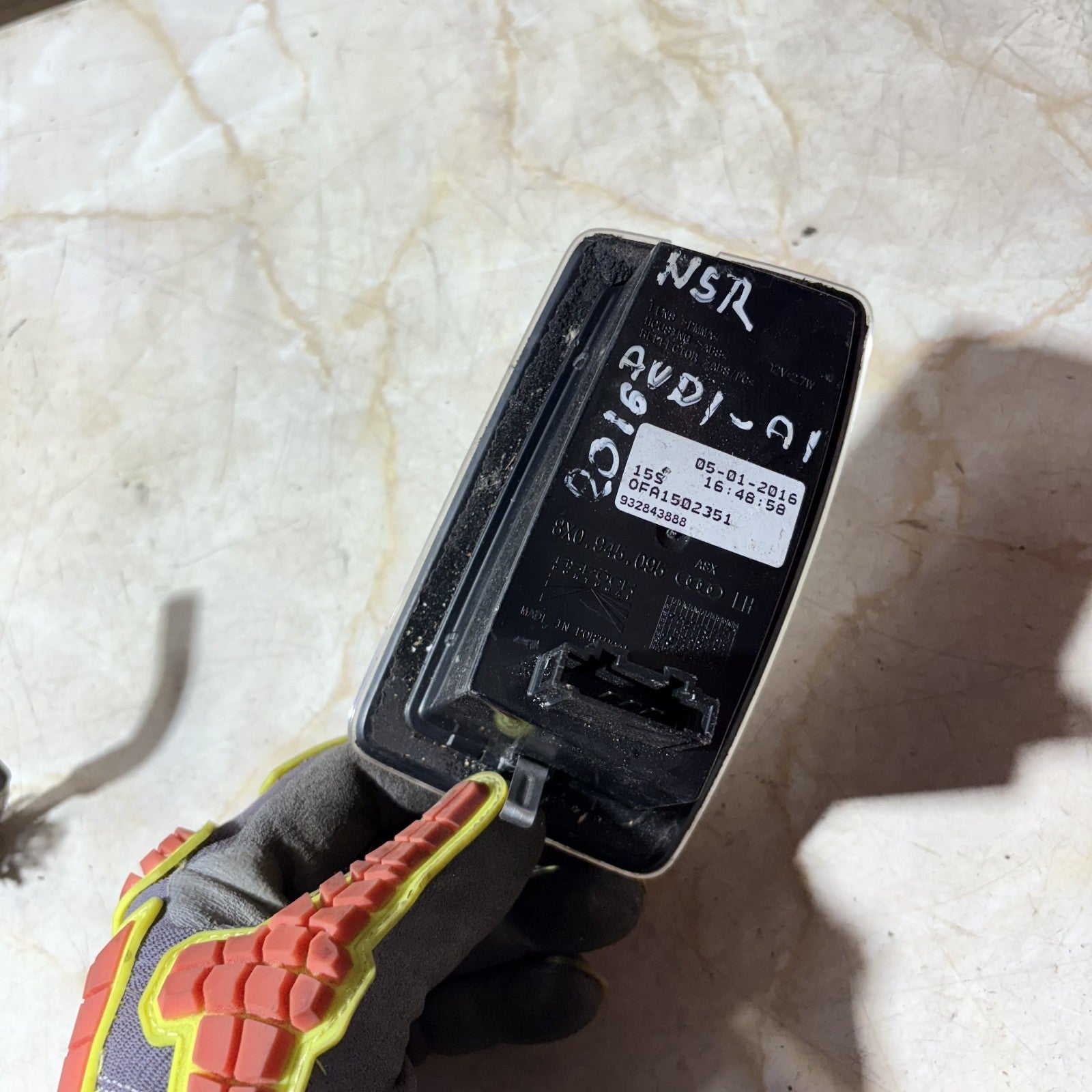 AUDI A1 2016 INTERIOR LIGHT REAR LEFT PASSENGER SIDE 8X0945095