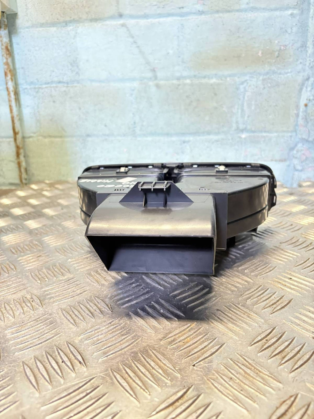 Volkswagen Scirocco Mk3 2010 Pre-Facelift Centre Dash Vents 1Q0819735