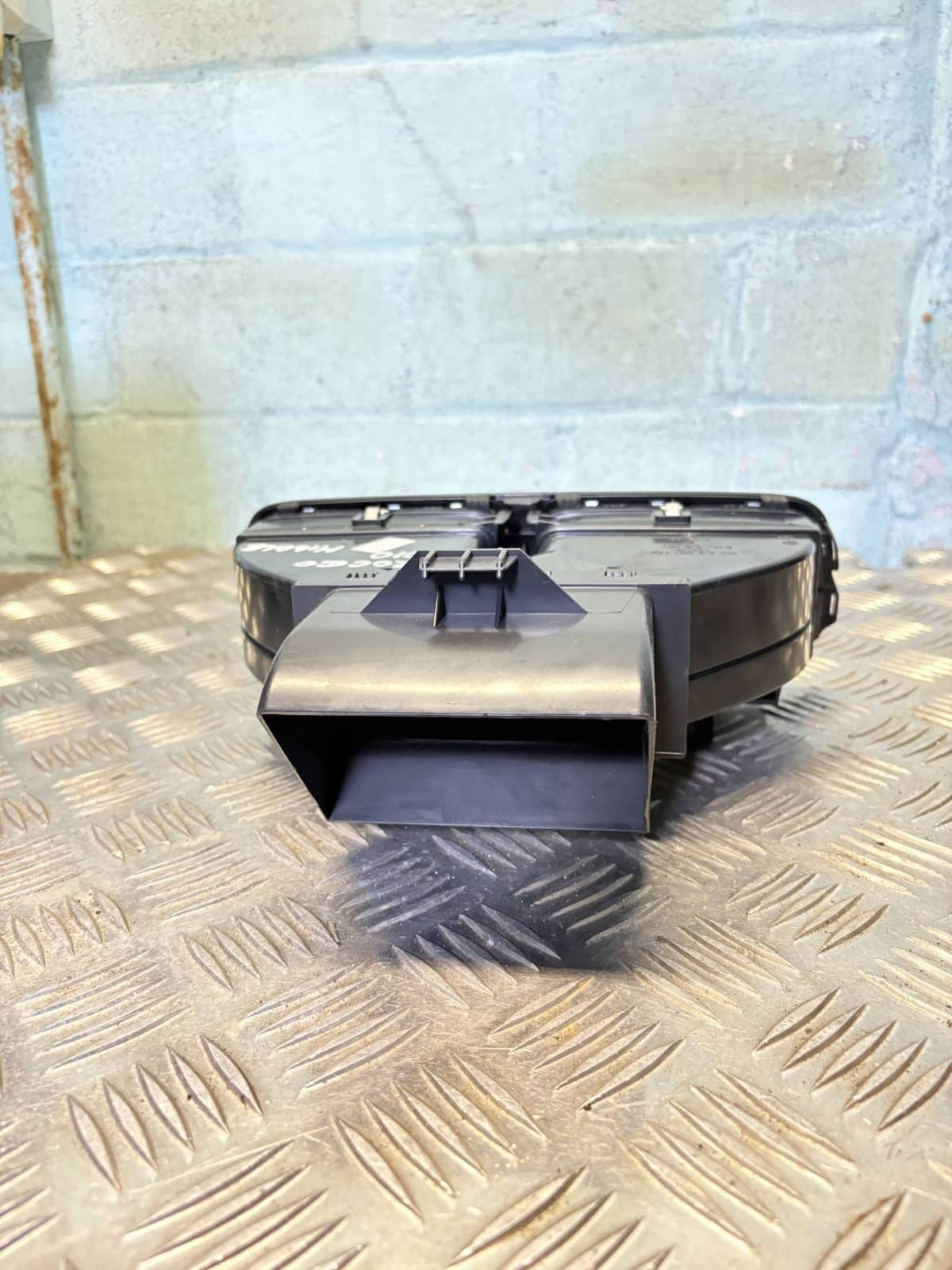 Volkswagen Scirocco Mk3 2010 Pre-Facelift Centre Dash Vents 1Q0819735