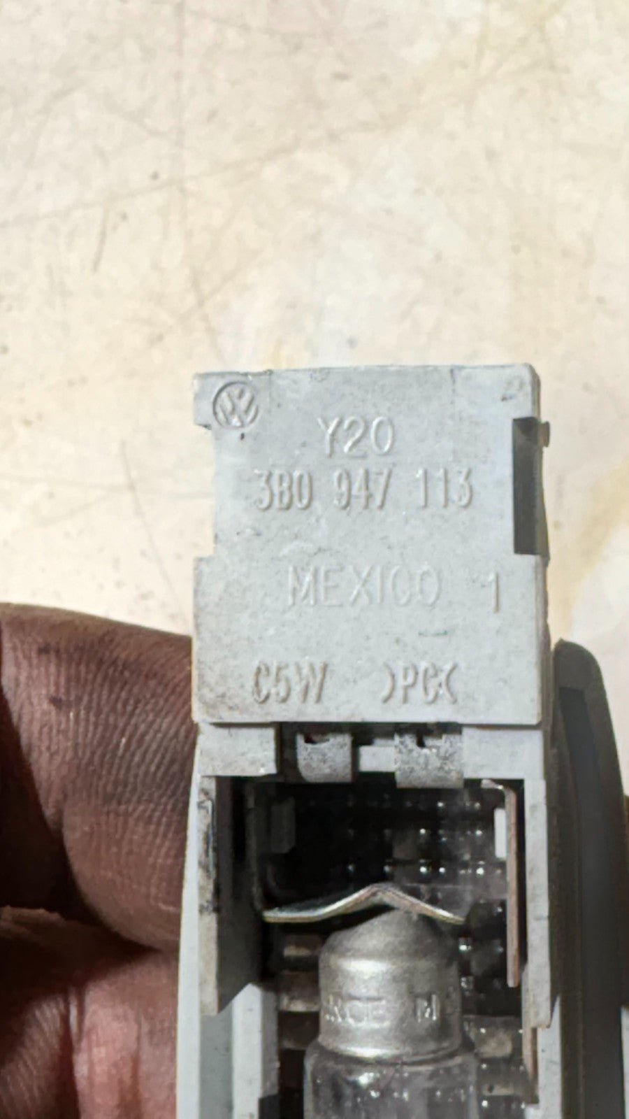 VOLKSWAGEN INTERIOR LIGHT 3B0947113