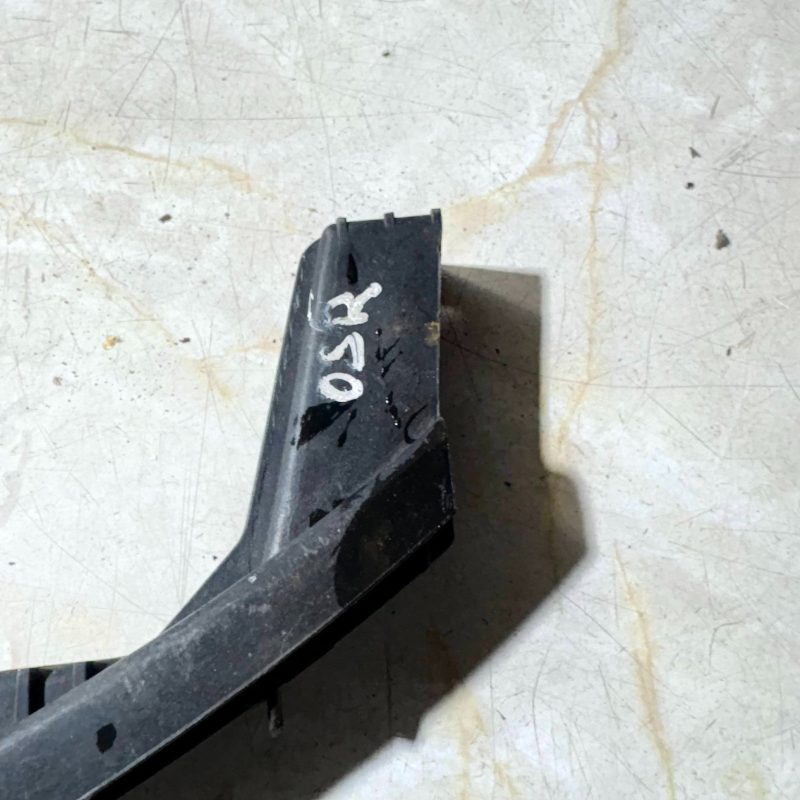 AUDI TT MK1 8N9 2000-2006 REAR RIGHT BUMPER GUIDE BRACKET 8N0807454