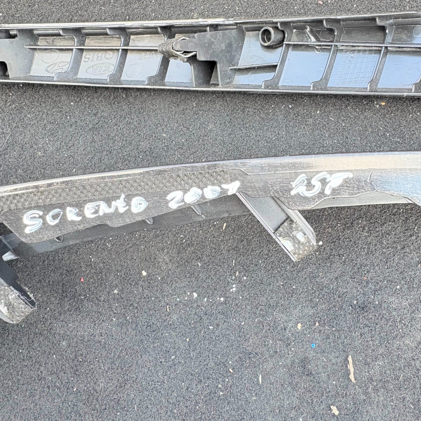 Kia Sorento 2002-2009 FRONT RIGHT/LEFT TRUNK CENTER TRIM COVER PANEL