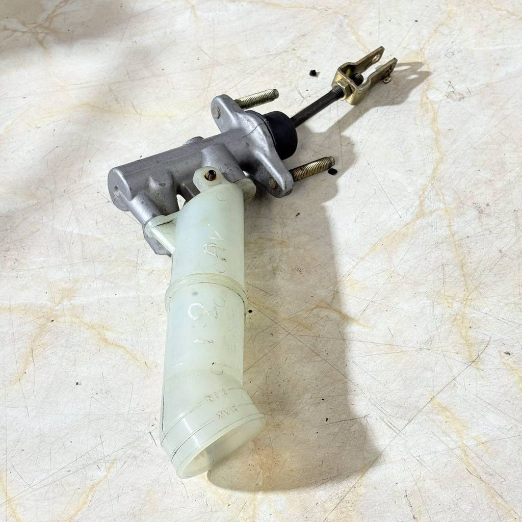 TOYOTA COROLLA VERSO PETROL 1.4 5DR CLUTCH MASTER CYLINDER 31454-16010