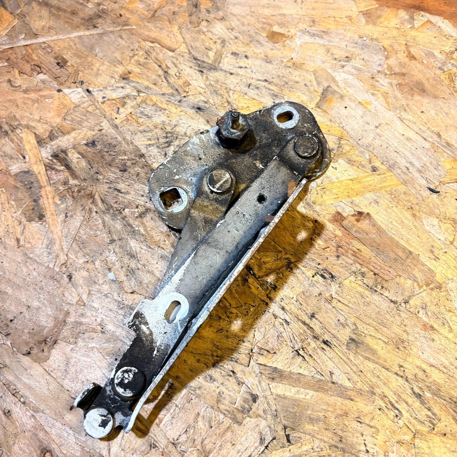 NISSAN 1998-2006 FRONT BONNET HINGE
