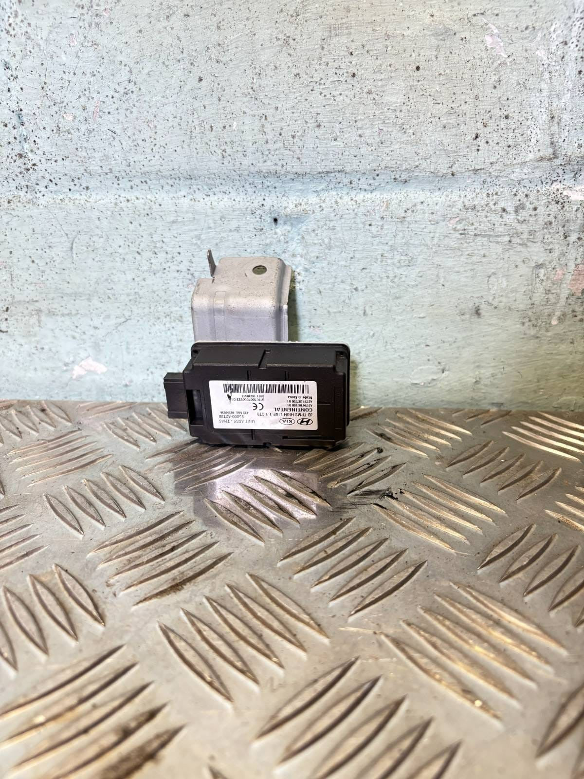 KIA CEED MK2 TPMS CONTROL MODULE 2016 95800-A2130