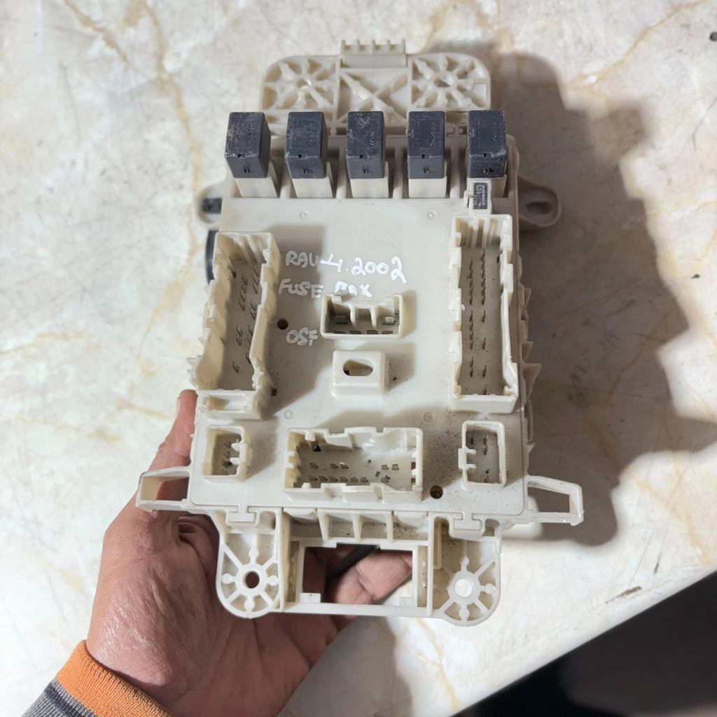Toyota RAV4 Mk2 2001-2004 RHD Under Bonnet Fuse Box Relay Box Assembly