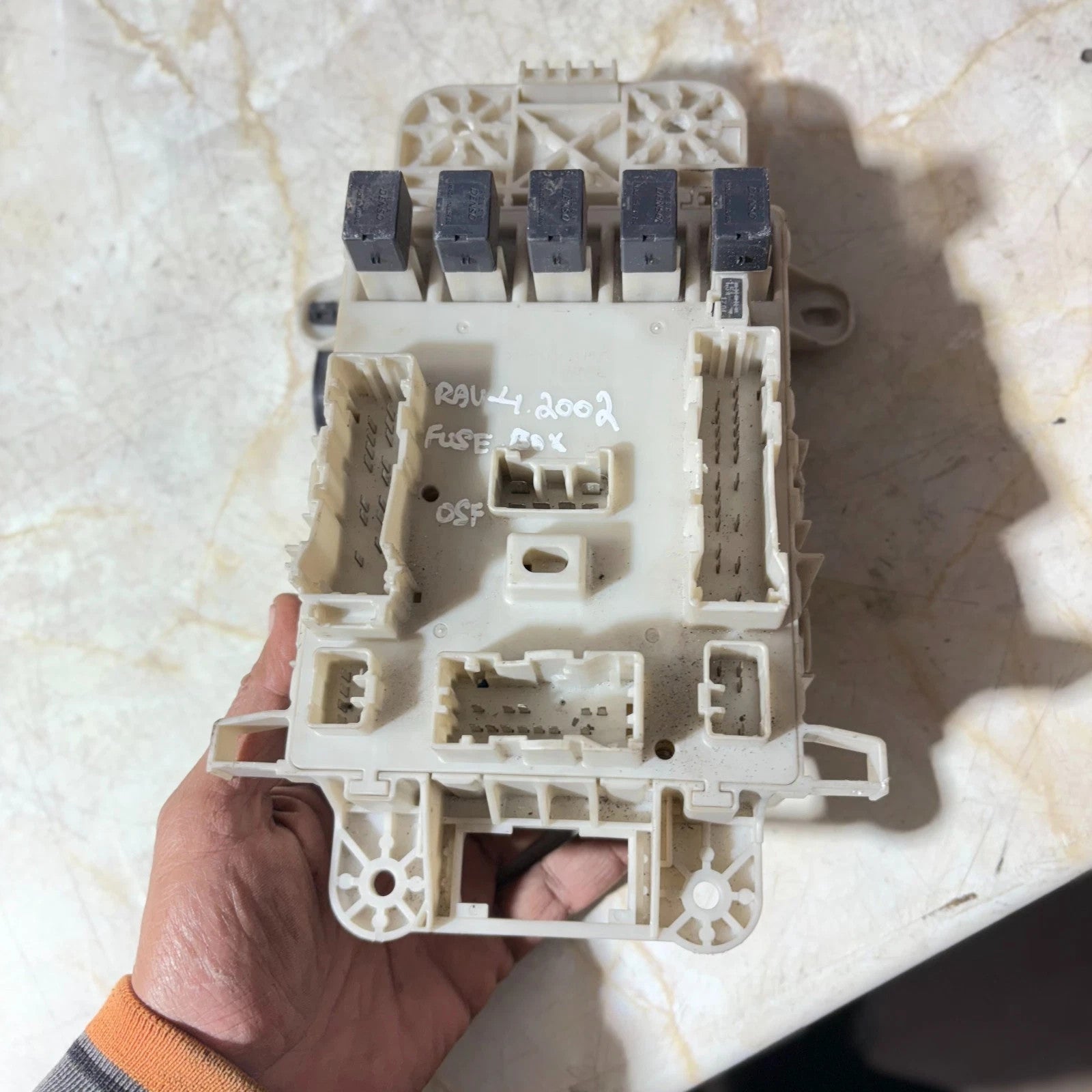 Toyota RAV4 Mk2 2001-2004 RHD Under Bonnet Fuse Box Relay Box Assembly