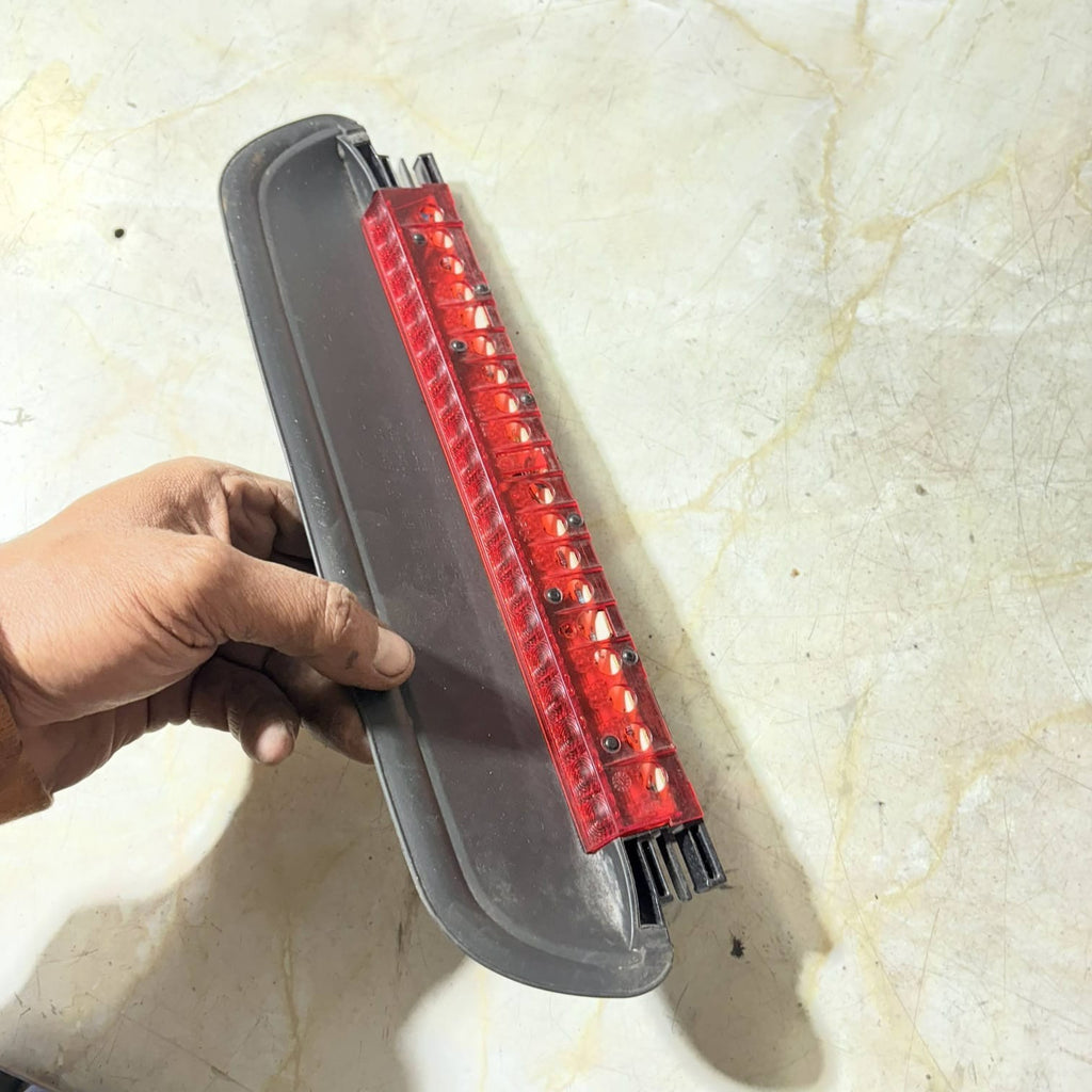 BMW 3 SERIES E90 E91 TAIL LIGHT THIRD BRAKE LIGHT LIMO A046811