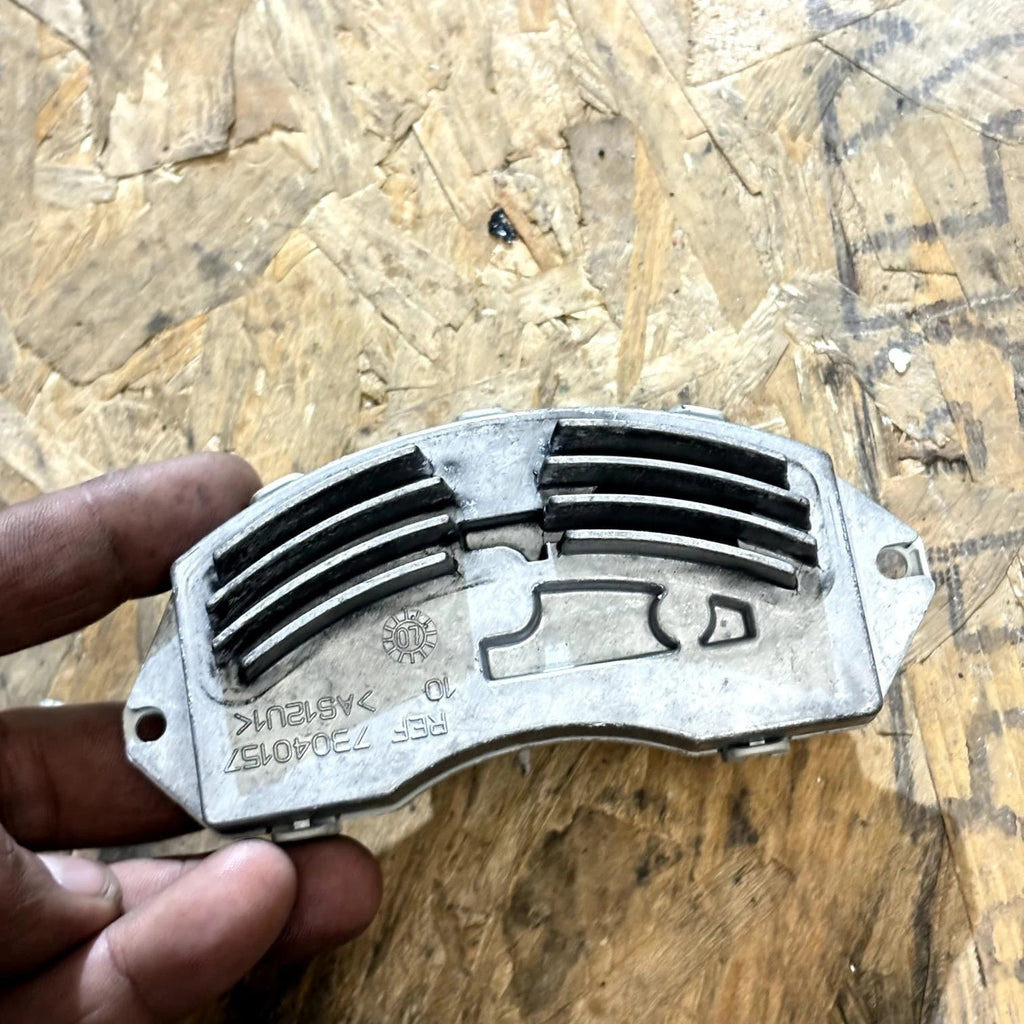 BMW 1 Series E87 Heater Resistor 73040157 2007
