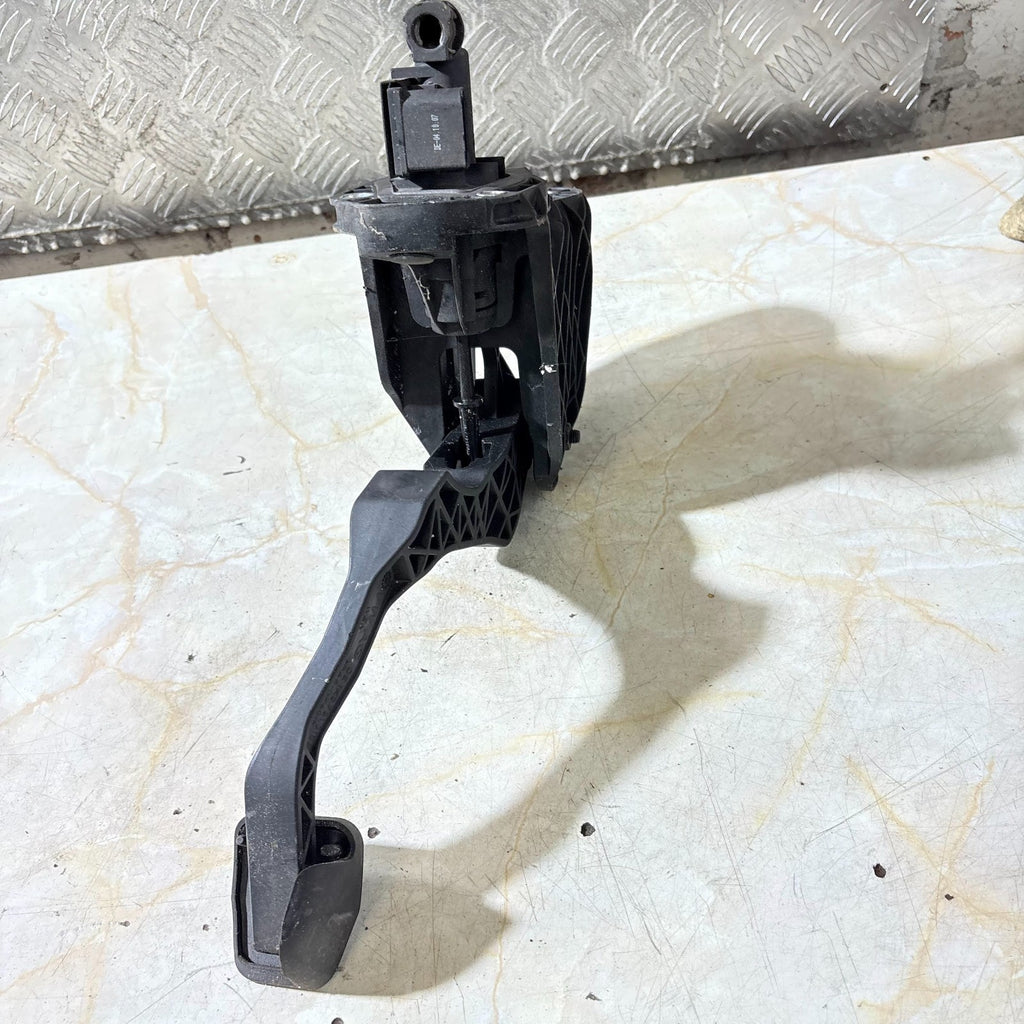 Seat Toledo MK3 5P 2.0TDi 103kW 2007 Diesel RHD Clutch pedal assembly 1K0721796E