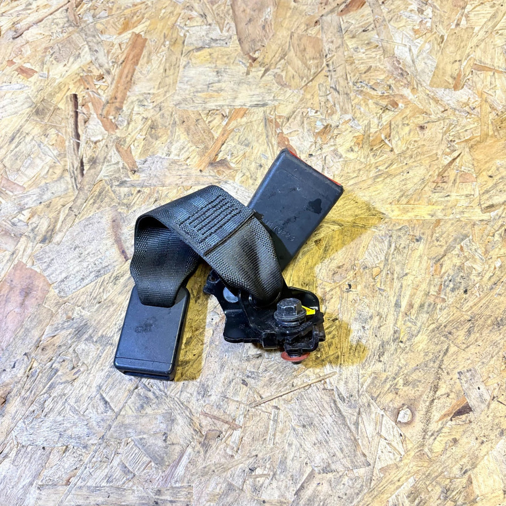 2014-2017 HYUNDAI i40 PASSENGER REAR LEFT SIDE SEAT BELT BUCKLE