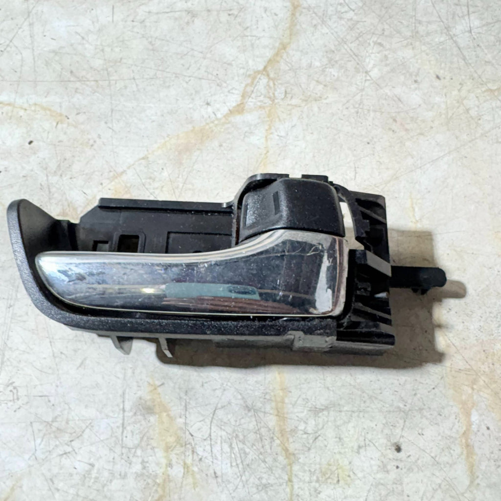 TOYOTA PRIUS MK1 INTERIOR DOOR HANDLE REAR RIGHT DRIVER SIDE 1997-2003