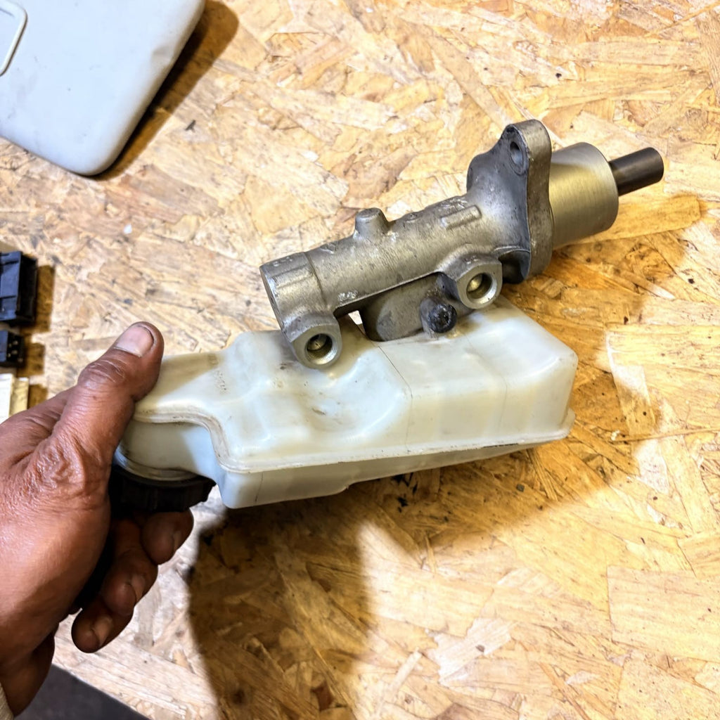 FORD KUGA BRAKE MASTER CYLINDER MK1 033508-91031