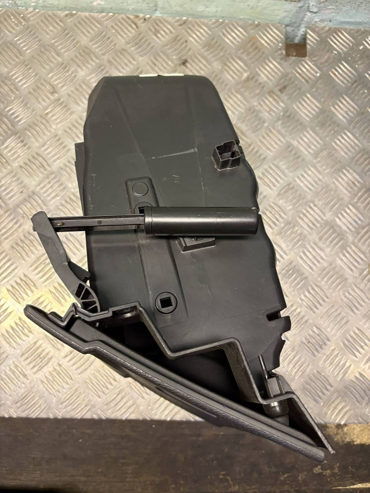FORD MONDEO MK4 2008 GLOVE BOX (PASSENGER SIDE) 7S71-A06010