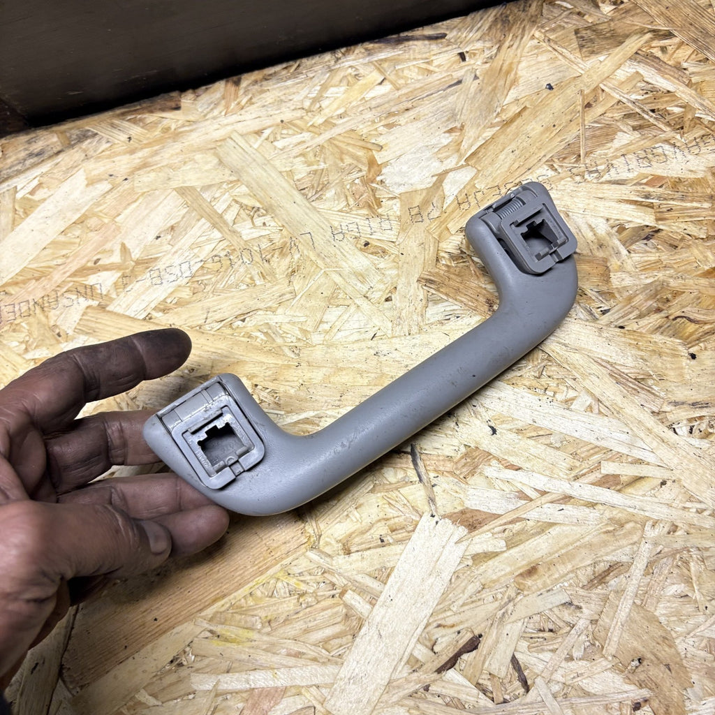 Toyota Verso Roof Handle Front Right L1020374