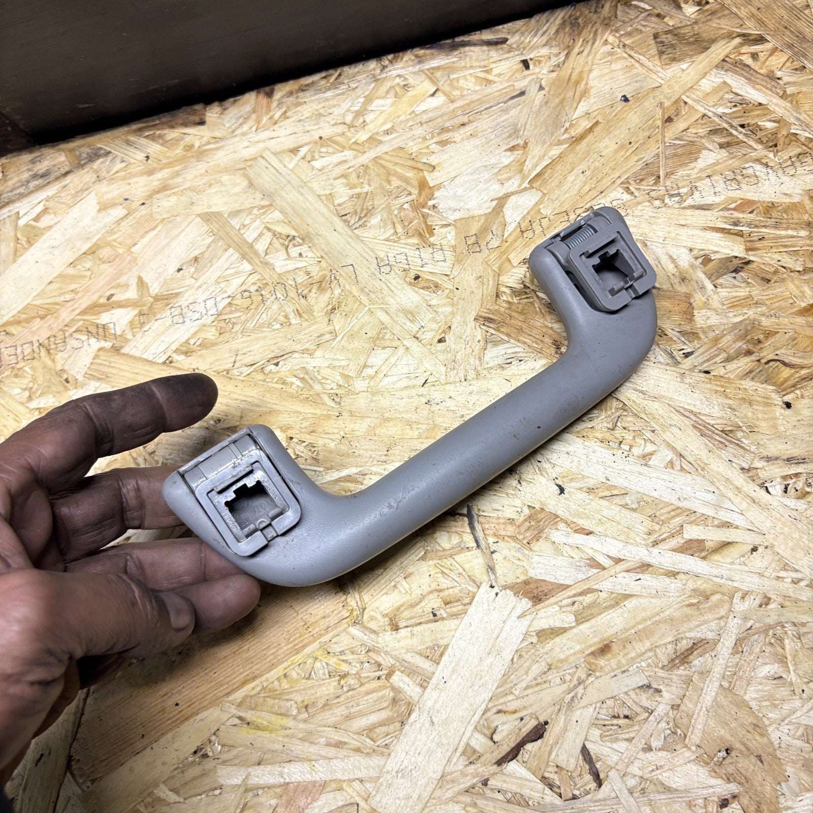 Toyota Verso Roof Handle Front Right L1020374