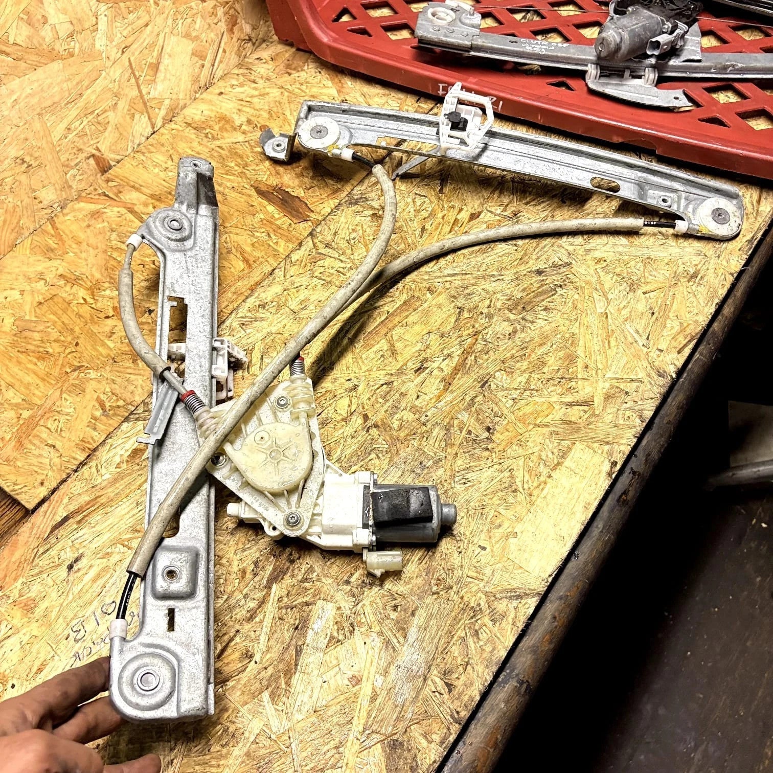 DODGE CALIBER MK1 2008 DRIVER FRONT SIDE WINDOW REGULATOR 05074798AA-E