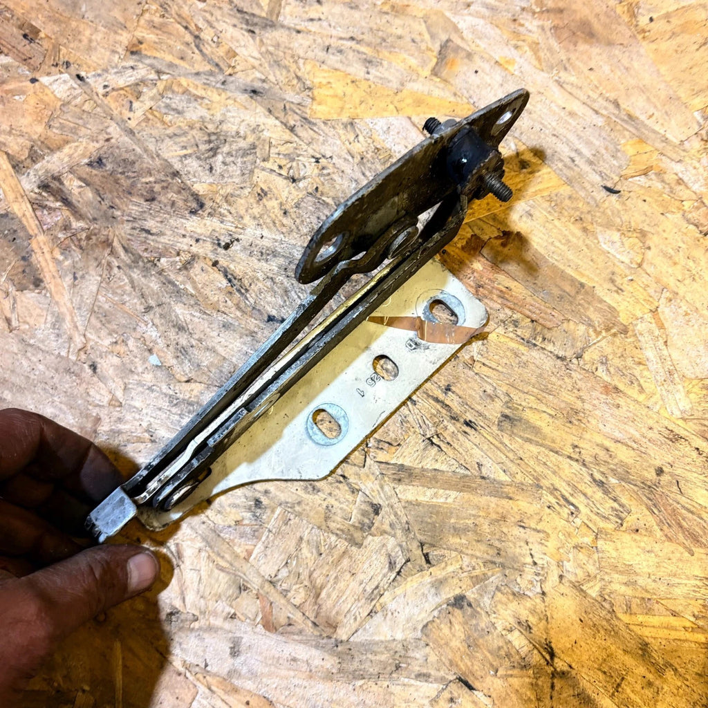 NISSAN 1998-2006 FRONT BONNET HINGE