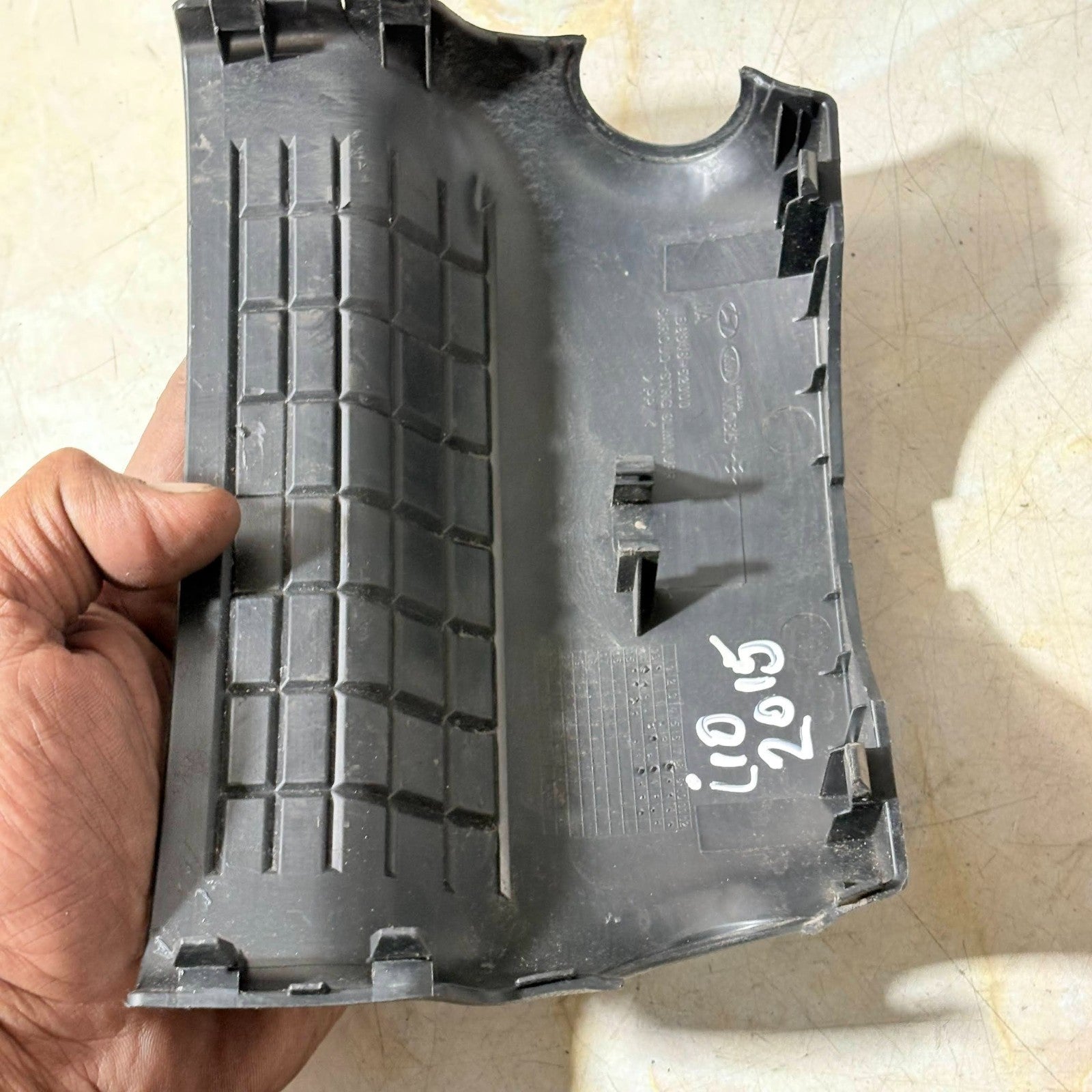 HYUNDAI i10 2015 STEERING COLUMN SURROUND TRIM COVER B9848-52000