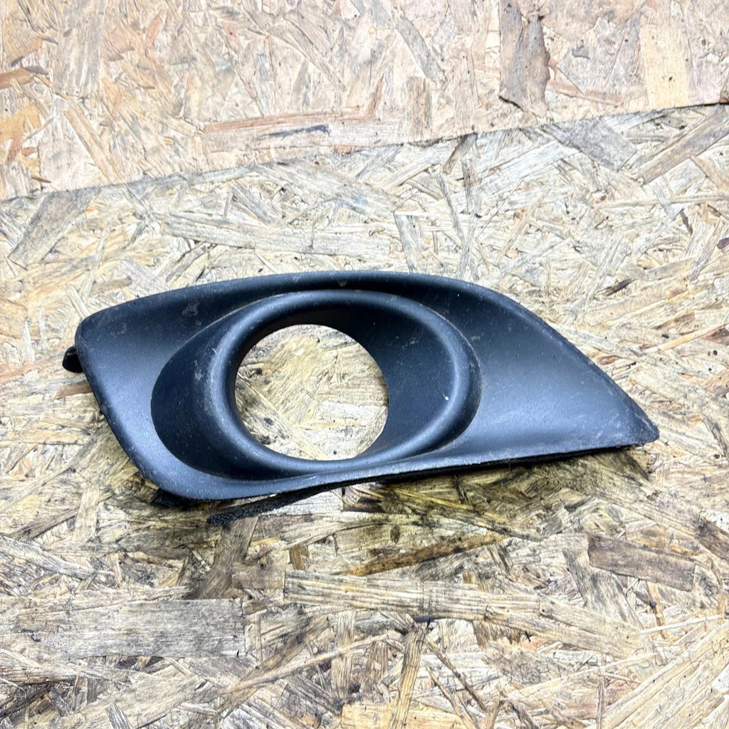 TOYOTA FRONT RIGHT BUMPER FOGLIGHT COVER For Avensis T25 52127-05030 2003-2009