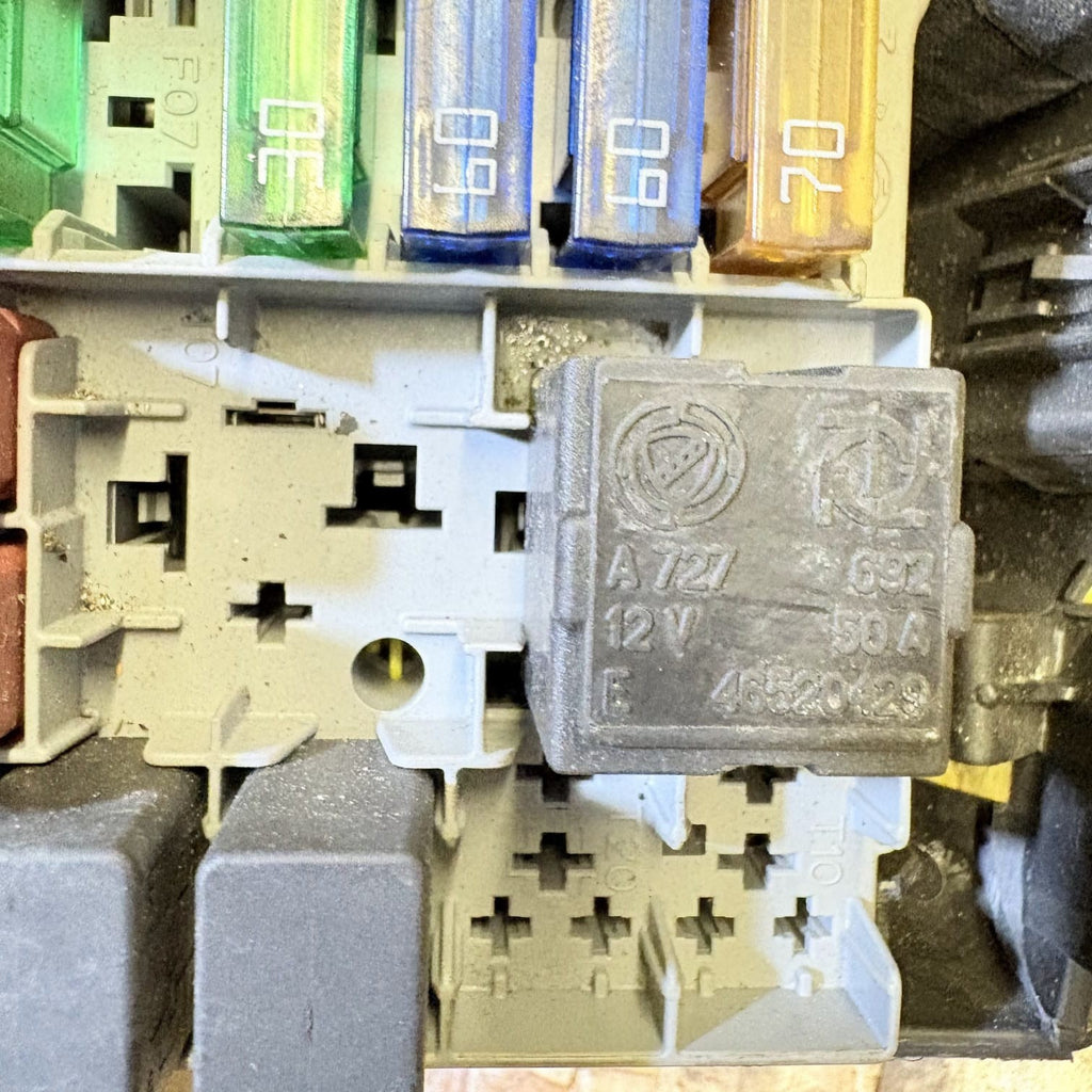 Fiat Panda Mk2 1.2 Petrol Engine Bay Fuse Box Relay Panel 03-12 51780299
