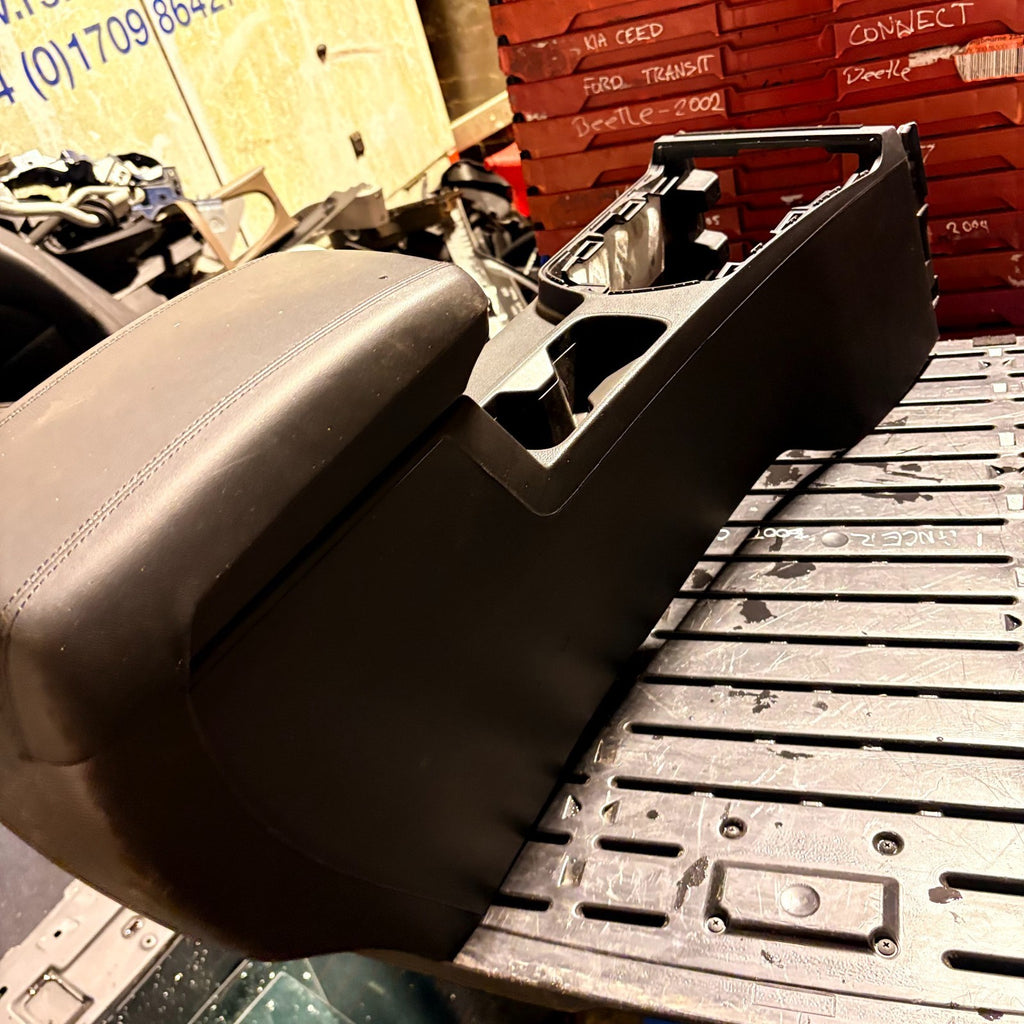 SSANGYONG TIVOLI X100 2015-2019 RHD CENTRE CONSOLE ARMREST STORAGE 77911-35500