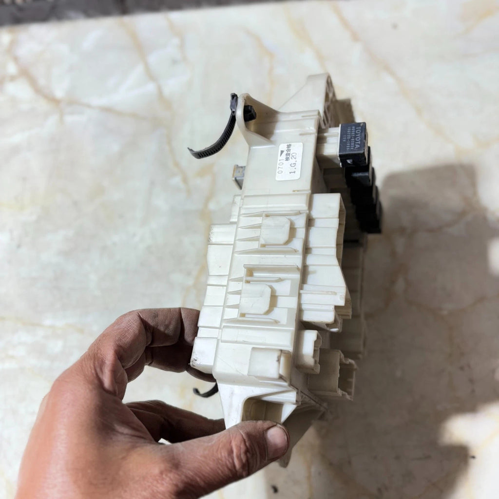 Toyota RAV4 Mk2 2001-2004 RHD Under Bonnet Fuse Box Relay Box Assembly