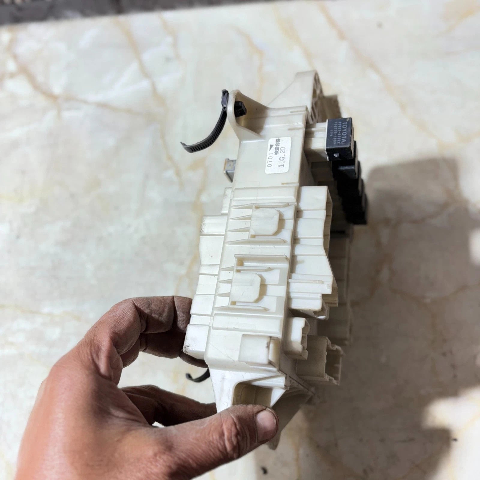 Toyota RAV4 Mk2 2001-2004 RHD Under Bonnet Fuse Box Relay Box Assembly