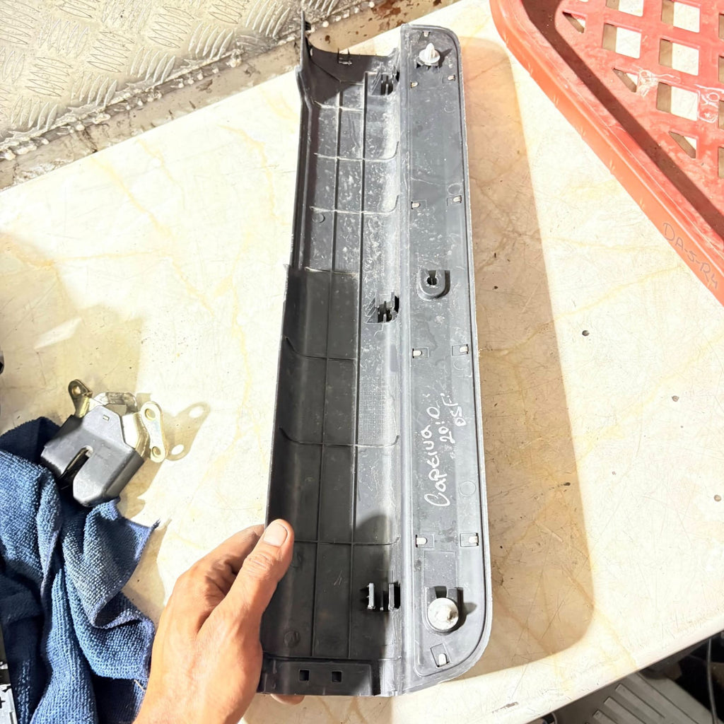 2010 VAUXHALL ANTARA Driver FRONT DOOR SILL KICK PLATE 96630459