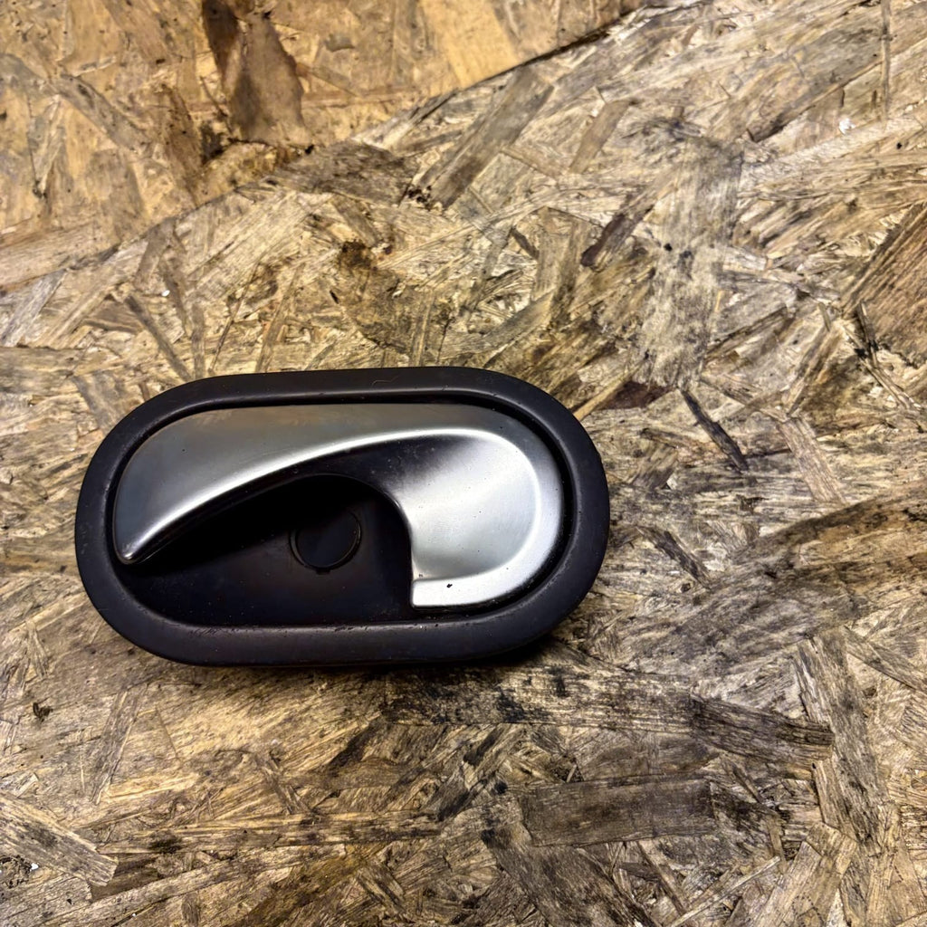 Renault Megane 2005 NSR Interior Handle 8200028487 box D52