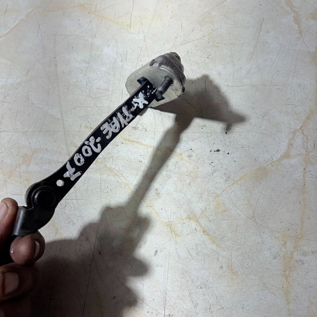 JAGUAR X-TYPE 2001-2009 FRONT LEFT PASSENGER DOOR CHECK STRAP STAY