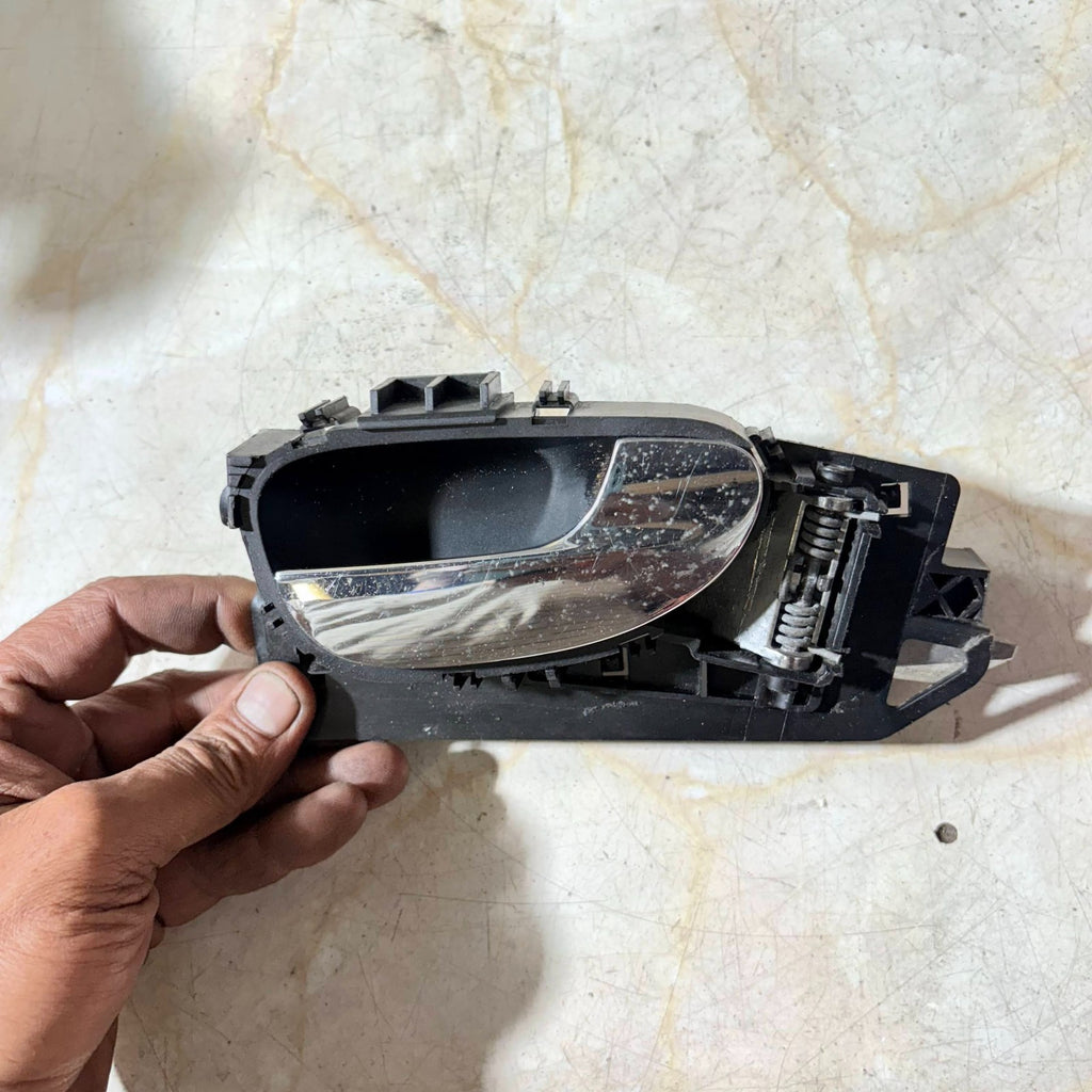 PEUGEOT 307 MK1 01-08 5DR FRONT DRIVER RIGHT INTERIOR DOOR HANDLE 9643604477