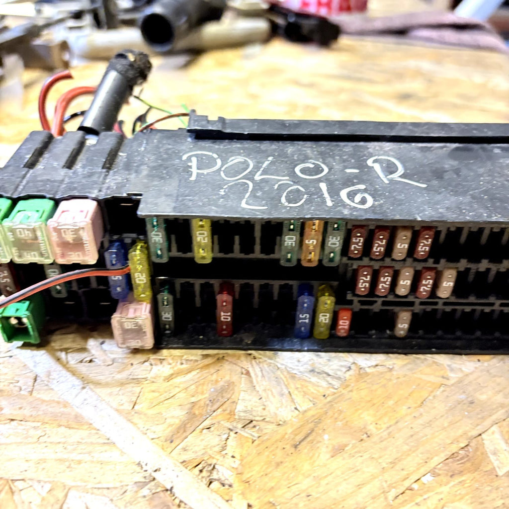 VW Polo 15-17 Skoda Fabia 14-21 Rapid 12-19 Fuse Box Holder 6C0937615A