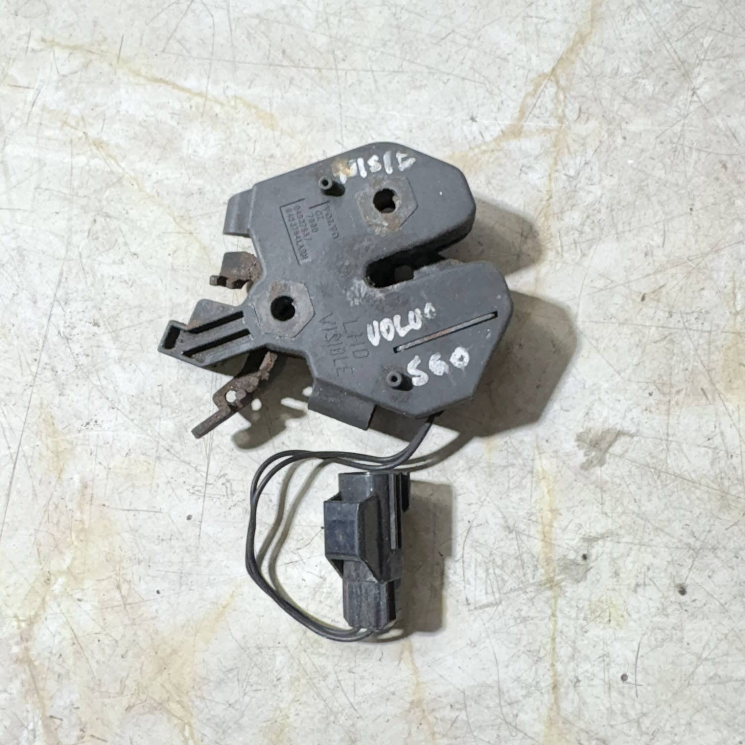 Volvo S60 2001-09 V70 XC70 2001-07 S80 1999-06 XC90 2003-14 Bonnet Lock 9483765