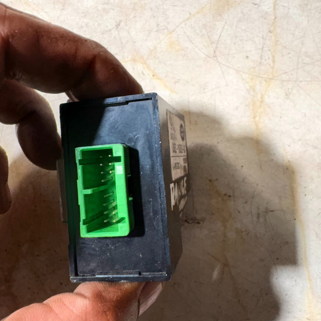2013 RANGE ROVER SPORT L494 ANTENNA CONTROL MODULE DK62-15G590-BC