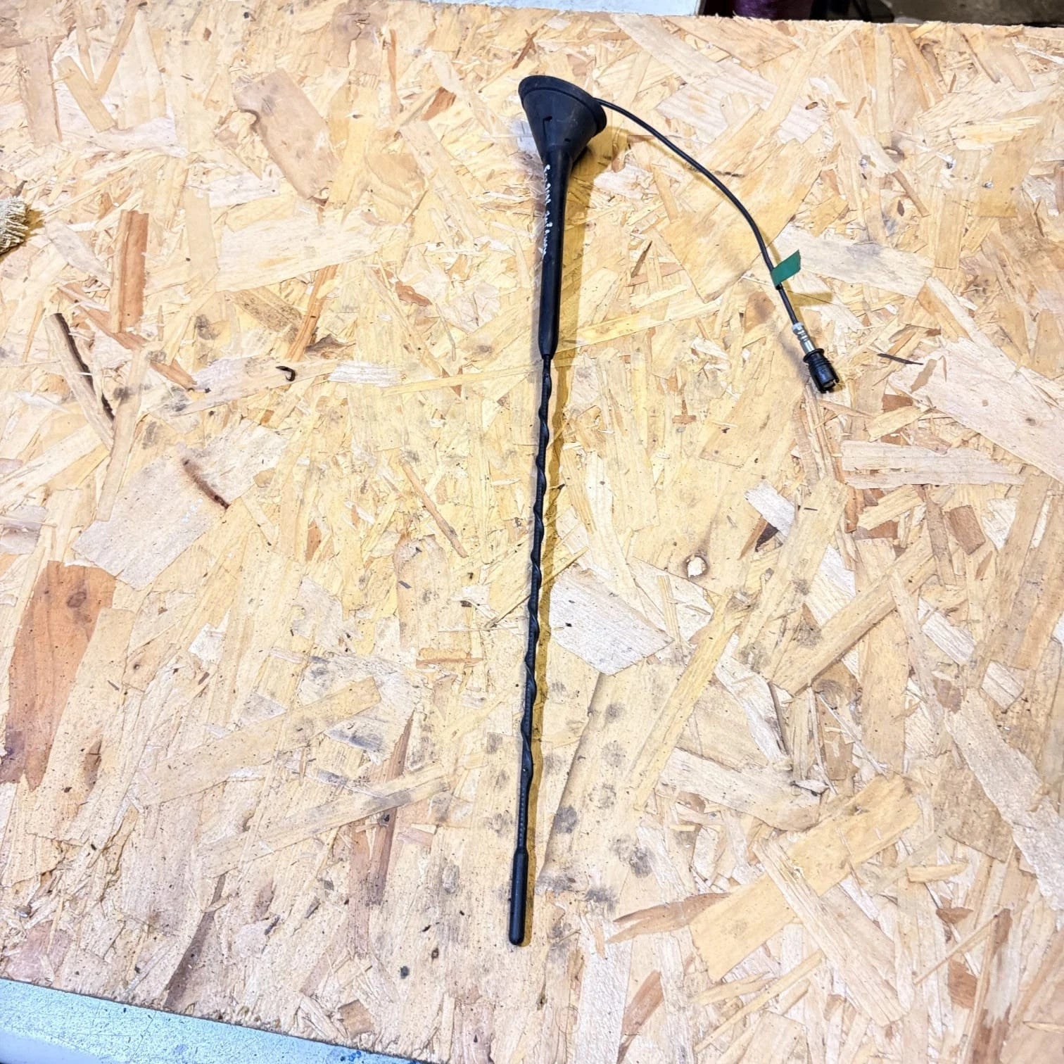 VW PASSAT B5 B5.5 1.8 PETROL ROOF MAST BASE AERIAL ANTENNA 2008