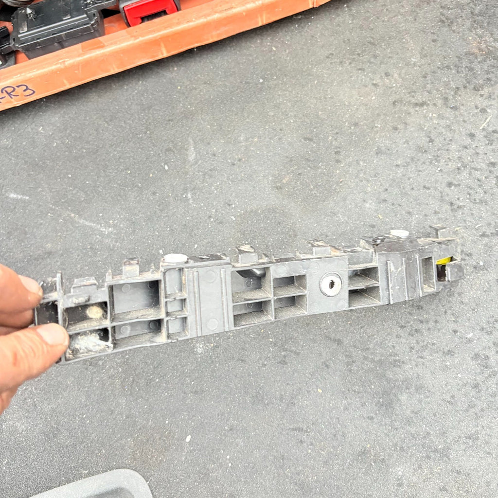 VAUXHALL CORSA E 2014-2019 REAR LEFT BUMPER MOUNTING BRACKET 475498858