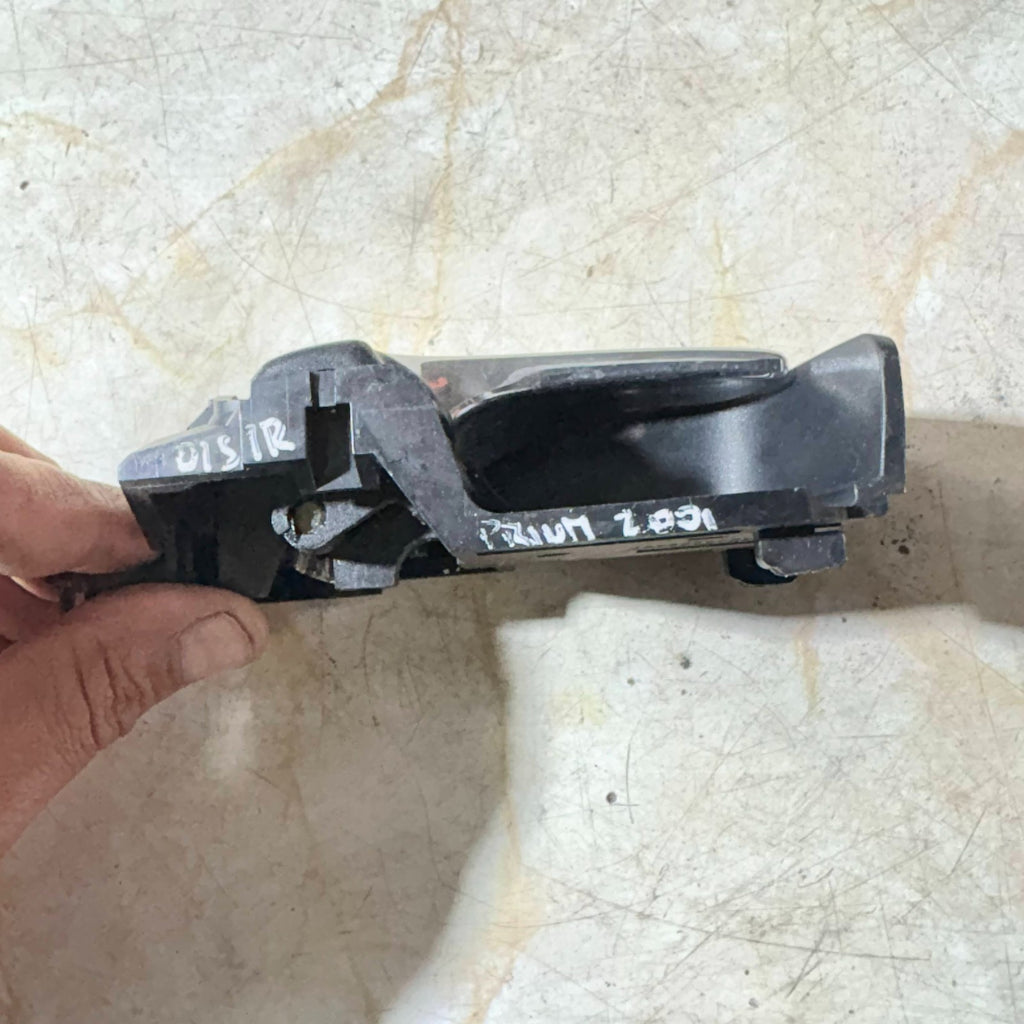 TOYOTA PRIUS MK1 INTERIOR DOOR HANDLE REAR RIGHT DRIVER SIDE 1997-2003