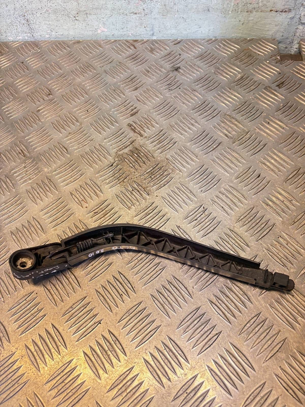 2009-2014 SUZUKI ALTO REAR WIPER ARM