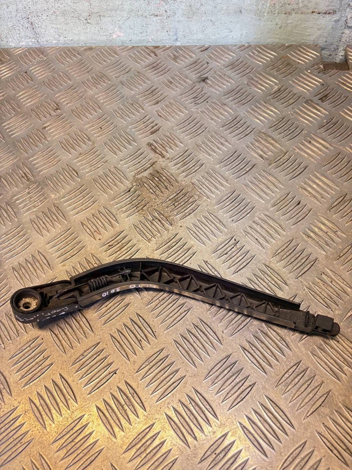2009-2014 SUZUKI ALTO REAR WIPER ARM