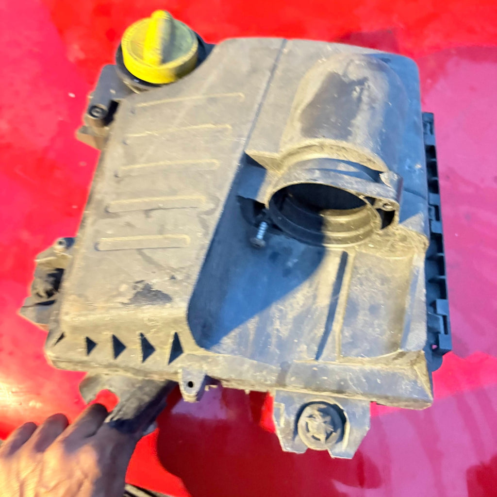 NISSAN PRIMASTAR AIR FILTER BOX HOUSING 8200760899 MK2 2011
