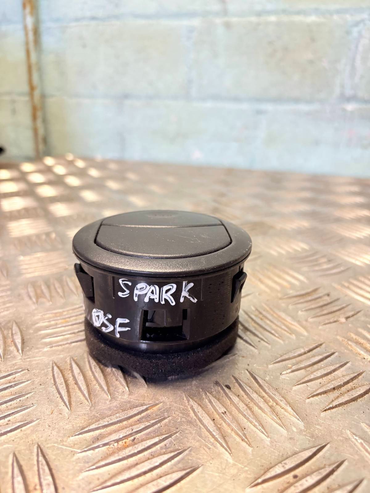 CHEVROLET SPARK 2013 DRIVER AIR VENT