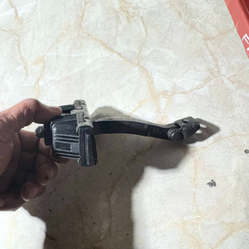 Bmw X5 2002 Front Door Left Passenger Side Brake Stop Check Strap