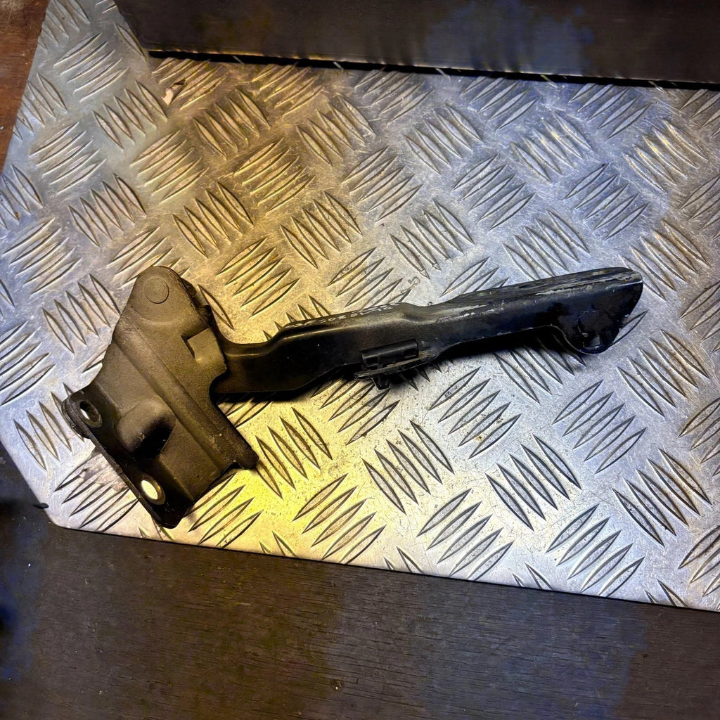 KIA SORENTO 2002-2009 Front Right Bonnet Hinge