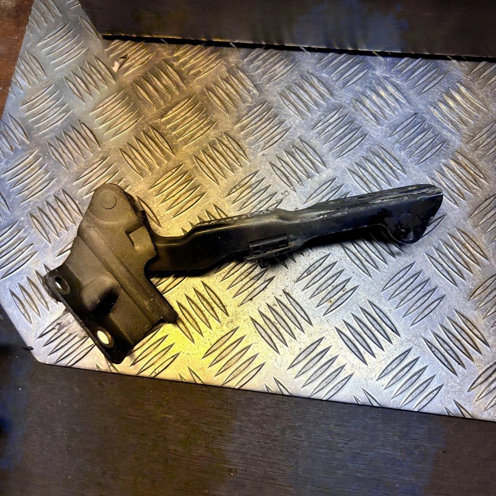 KIA SORENTO 2002-2009 Front Right Bonnet Hinge